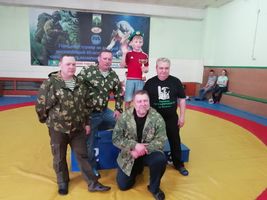 Казаков Тимофей с ветеранами ПВ,  с кубком «за Волю к победе»